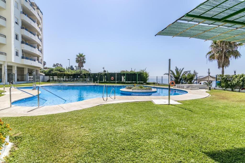Pie De Playa Con Piscina: Banana Beach. Apartamento *