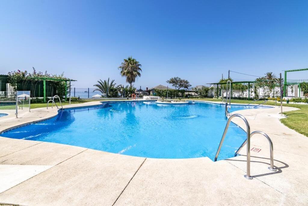 Pie De Playa Con Piscina: Banana Beach. Apartamento