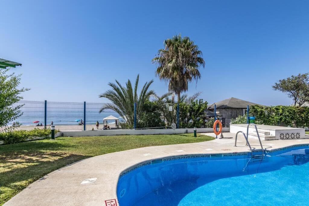 Pie De Playa Con Piscina: Banana Beach. Marbella