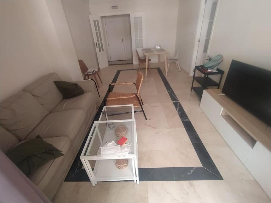 Pie De Playa Con Piscina: Banana Beach. Apartamento Marbella