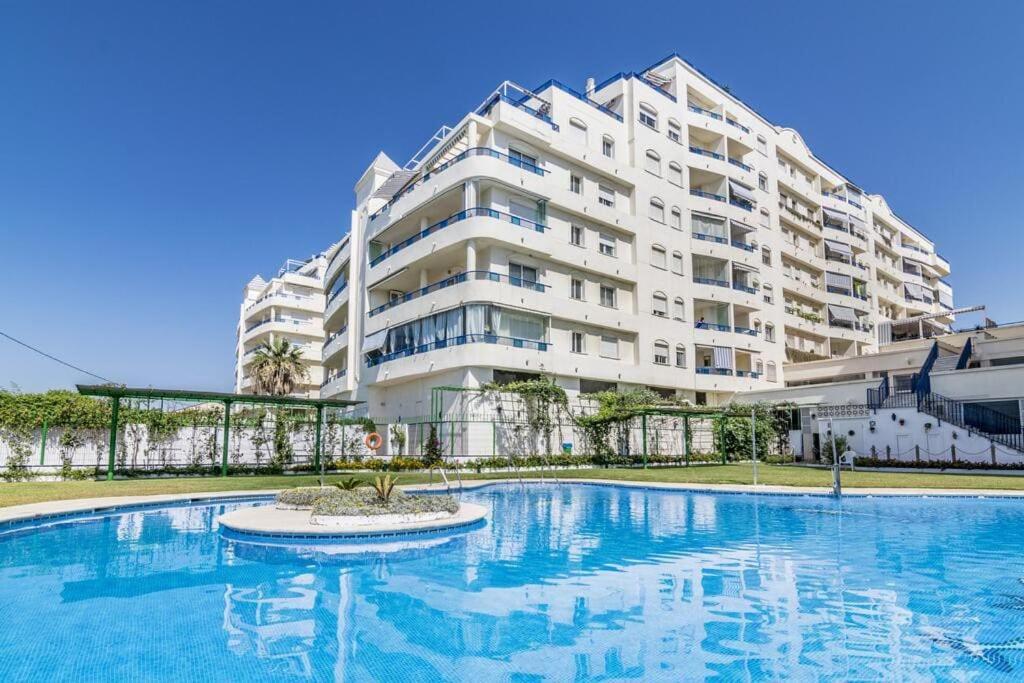 Pie De Playa Con Piscina: Banana Beach. Apartamento